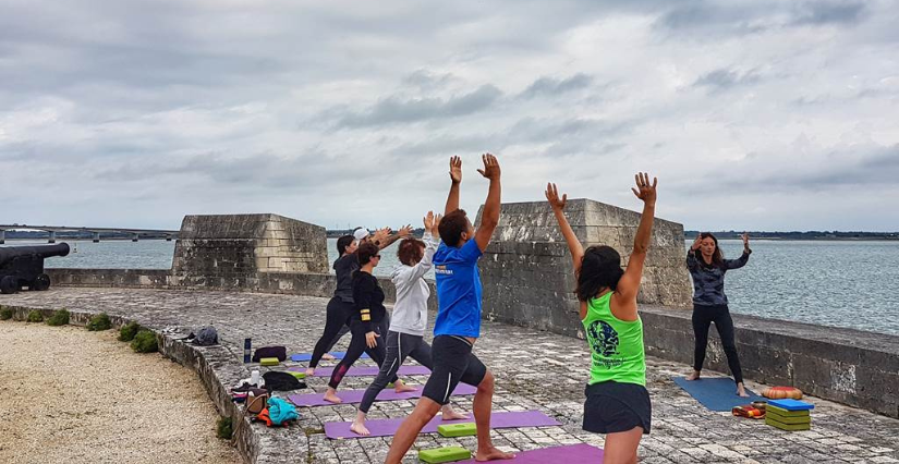 Yoga au Fort Louvois, entre Marennes et l'île d'Oléron