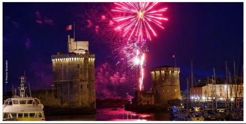 Feu d'artifice du 14 juillet à La Rochelle, un spectacle son et lumière magique en Charente-Maritime