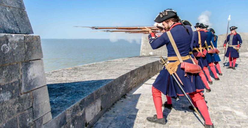 Reconstitution historique et bivouac militaire au Fort Louvois, entre Marennes et l'île d'Oléron